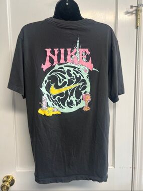 Nike Tee size L psychedelic graphic design